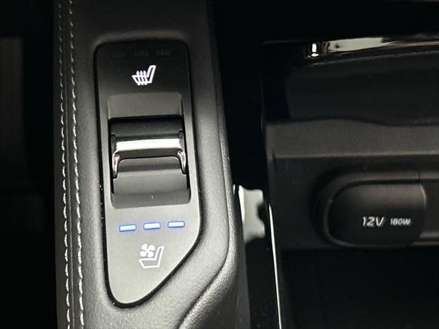 Photo of 2025 Glacial White Pearl Kia Telluride