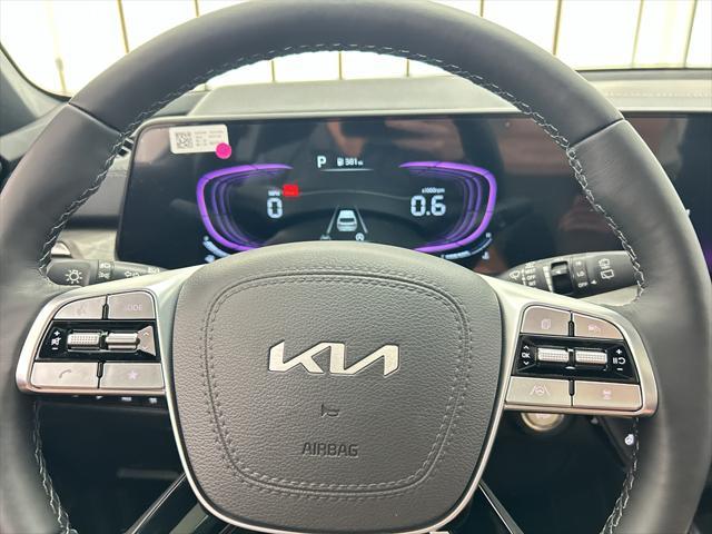 Photo of 2025 Glacial White Pearl Kia Telluride