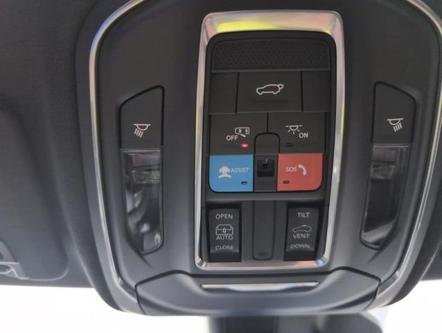 Photo of 2025 Silver Zynith Jeep Grand Cherokee