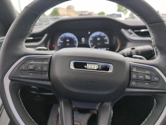 Photo of 2025 Silver Zynith Jeep Grand Cherokee