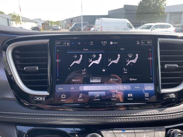 Photo of 2025 Fathom Blue Pearlcoat Chrysler Pacifica