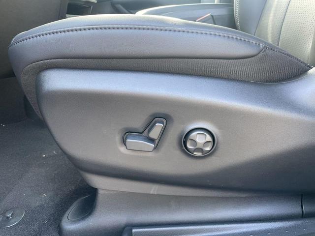 Photo of 2025 Fathom Blue Pearlcoat Chrysler Pacifica