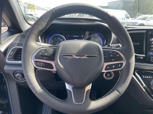 Photo of 2025 Fathom Blue Pearlcoat Chrysler Pacifica