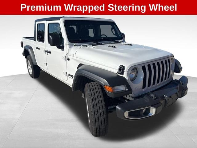 Photo of 2023 Bright White Clearcoat Jeep Gladiator