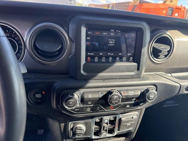 Photo of 2023 Bright White Clearcoat Jeep Gladiator