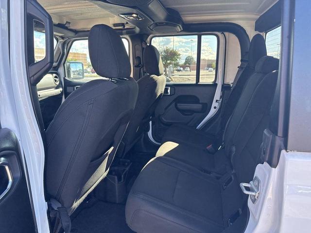 Photo of 2023 Bright White Clearcoat Jeep Gladiator