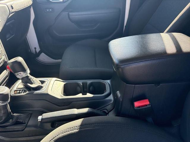 Photo of 2023 Bright White Clearcoat Jeep Gladiator