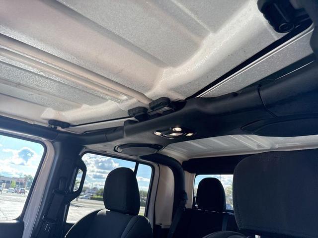Photo of 2023 Bright White Clearcoat Jeep Gladiator