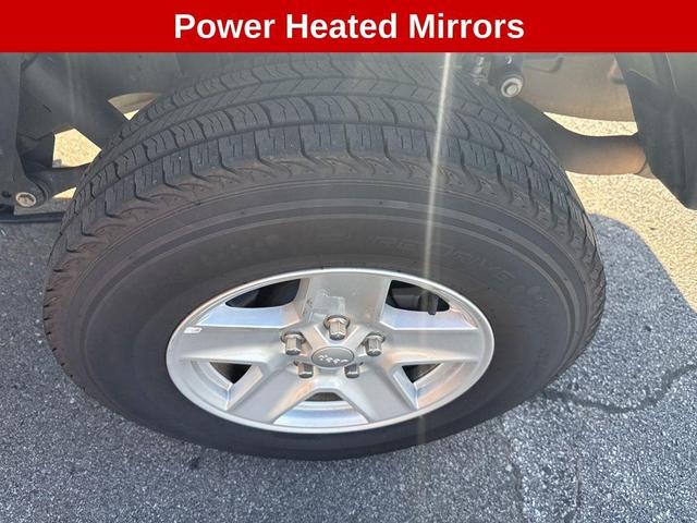 Photo of 2023 Bright White Clearcoat Jeep Gladiator
