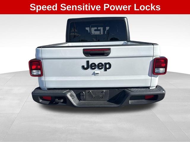 Photo of 2023 Bright White Clearcoat Jeep Gladiator