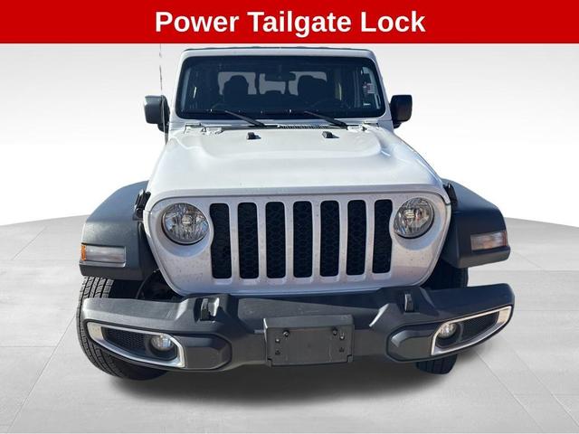 Photo of 2023 Bright White Clearcoat Jeep Gladiator