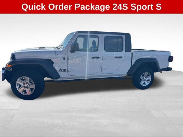 Photo of 2023 Bright White Clearcoat Jeep Gladiator