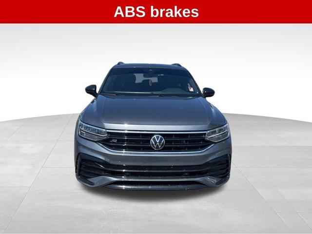 Photo of 2024 Platinum Gray Metallic Volkswagen Tiguan