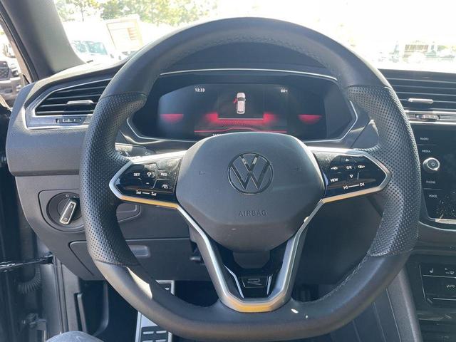Photo of 2024 Platinum Gray Metallic Volkswagen Tiguan
