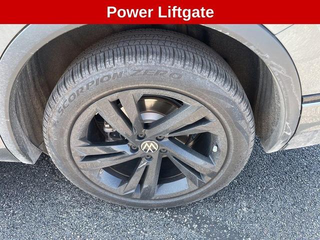 Photo of 2024 Platinum Gray Metallic Volkswagen Tiguan