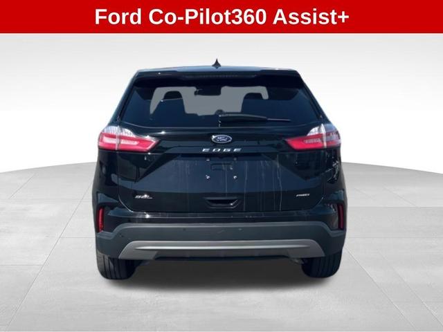 Photo of 2024 Black Metallic Ford Edge
