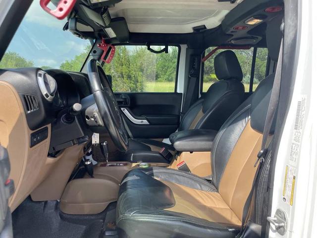 Photo of 2013 Bright White Clearcoat Jeep Wrangler Unlimited
