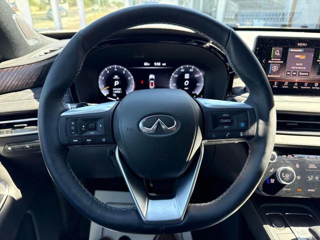 Photo of 2024 Majestic White/Black Obsidian INFINITI QX60