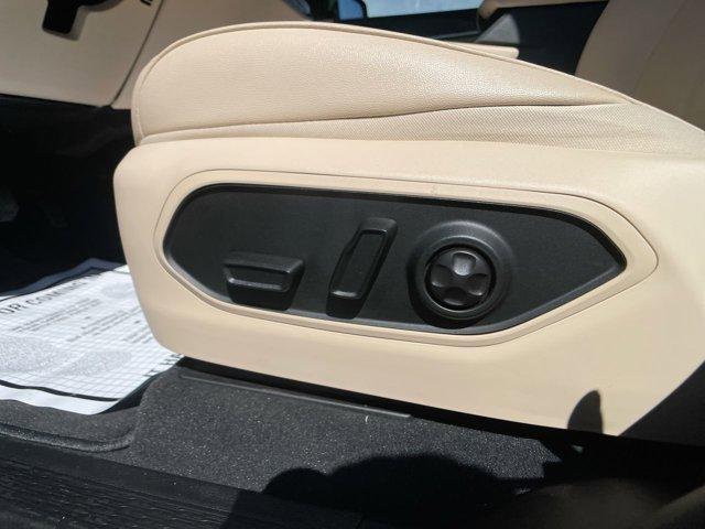 Photo of 2024 Bright White Clearcoat Jeep Grand Cherokee