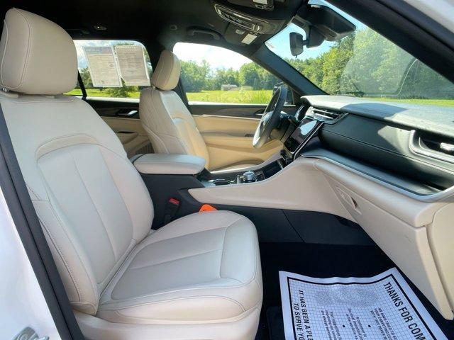 Photo of 2024 Bright White Clearcoat Jeep Grand Cherokee