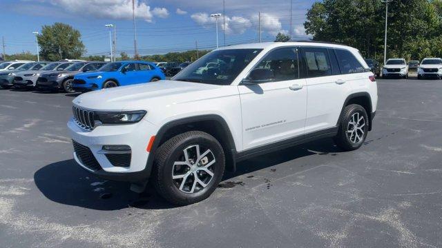 Photo of 2024 Bright White Clearcoat Jeep Grand Cherokee