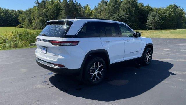 Photo of 2024 Bright White Clearcoat Jeep Grand Cherokee