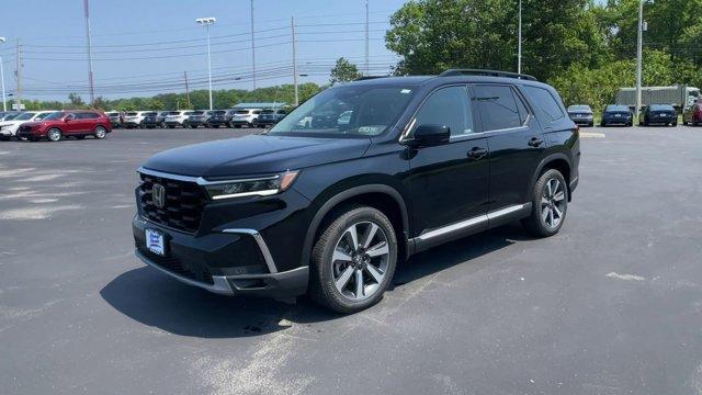 Photo of 2025 Crystal Black Pearl Honda Pilot