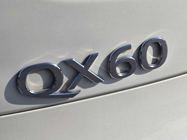 Photo of 2016 Majestic White INFINITI QX60