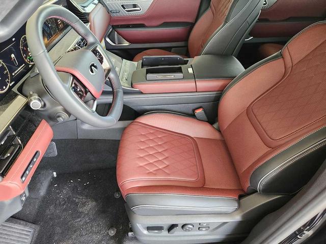 Photo of 2025 Mineral Black INFINITI QX80