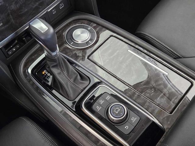 Photo of 2024 Super Black Nissan Armada