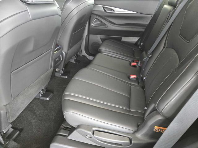 Photo of 2025 Majestic White INFINITI QX60