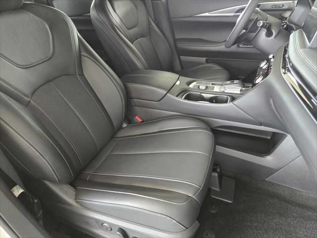 Photo of 2025 Majestic White INFINITI QX60