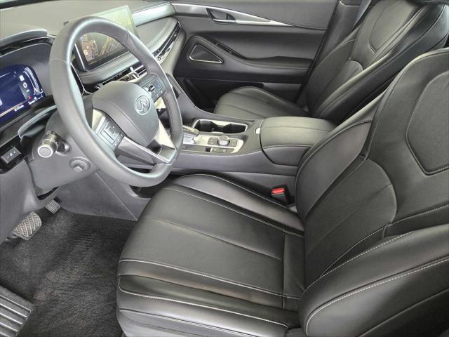 Photo of 2025 Majestic White INFINITI QX60