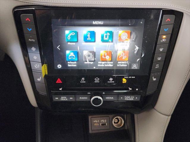 Photo of 2024 Radiant White INFINITI QX50