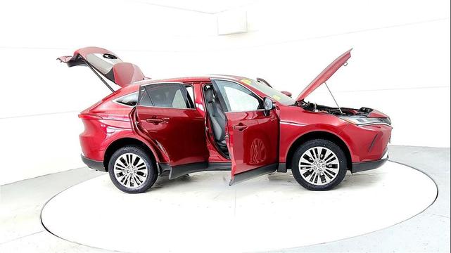 Photo of 2023 Ruby Flare Pearl Toyota Venza