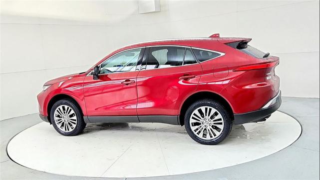 Photo of 2023 Ruby Flare Pearl Toyota Venza
