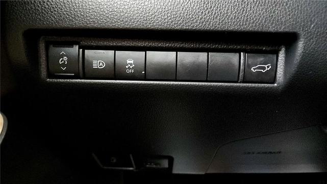 Photo of 2023 Ruby Flare Pearl Toyota Venza
