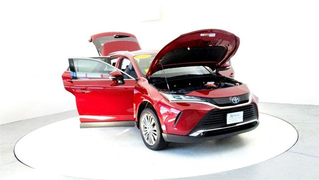 Photo of 2023 Ruby Flare Pearl Toyota Venza