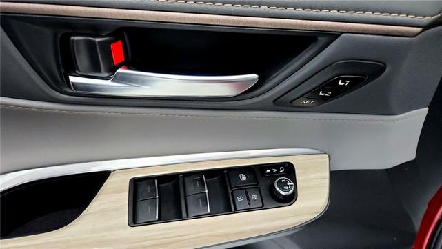 Photo of 2023 Ruby Flare Pearl Toyota Venza