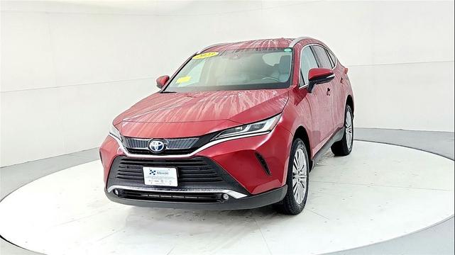 Photo of 2023 Ruby Flare Pearl Toyota Venza
