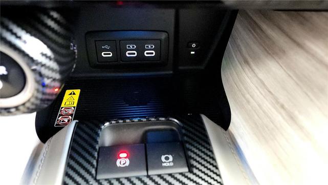 Photo of 2023 Ruby Flare Pearl Toyota Venza