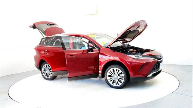 Photo of 2023 Ruby Flare Pearl Toyota Venza