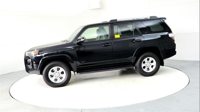 Photo of 2022 Midnight Black Metallic Toyota 4Runner