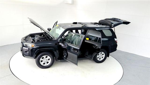 Photo of 2022 Midnight Black Metallic Toyota 4Runner