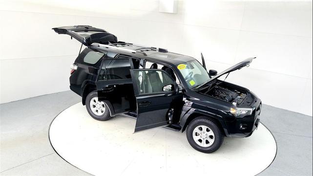 Photo of 2022 Midnight Black Metallic Toyota 4Runner