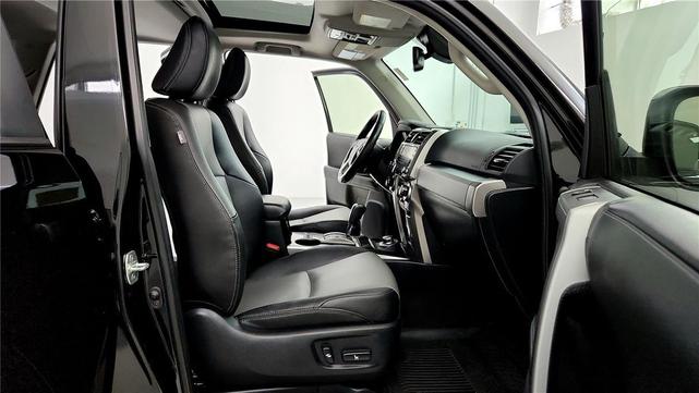 Photo of 2022 Midnight Black Metallic Toyota 4Runner