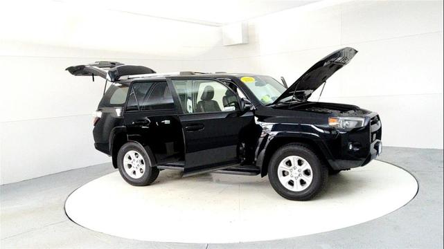 Photo of 2022 Midnight Black Metallic Toyota 4Runner