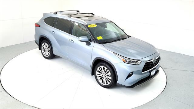 Photo of 2022 Moon Dust Toyota Highlander