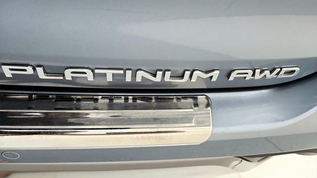 Photo of 2022 Moon Dust Toyota Highlander