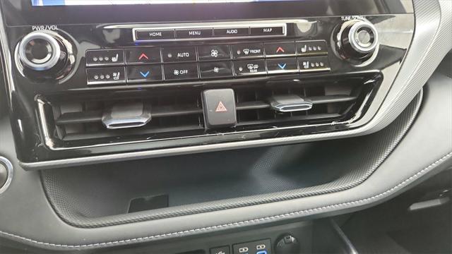Photo of 2022 Moon Dust Toyota Highlander